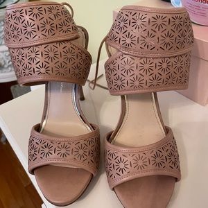 Jessica Simpson shoes like new size 7